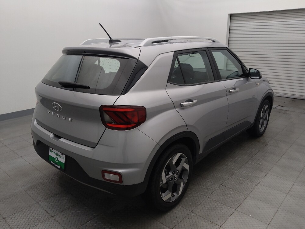 2025 Hyundai Venue in Houston, TX 77060 - 18114216 9