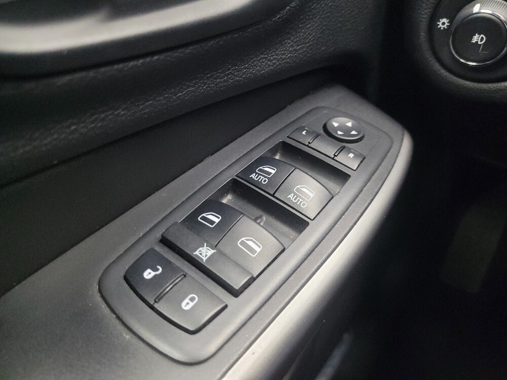 2019 Jeep Cherokee in Ft Wayne, IN 46805 - 18114276 27