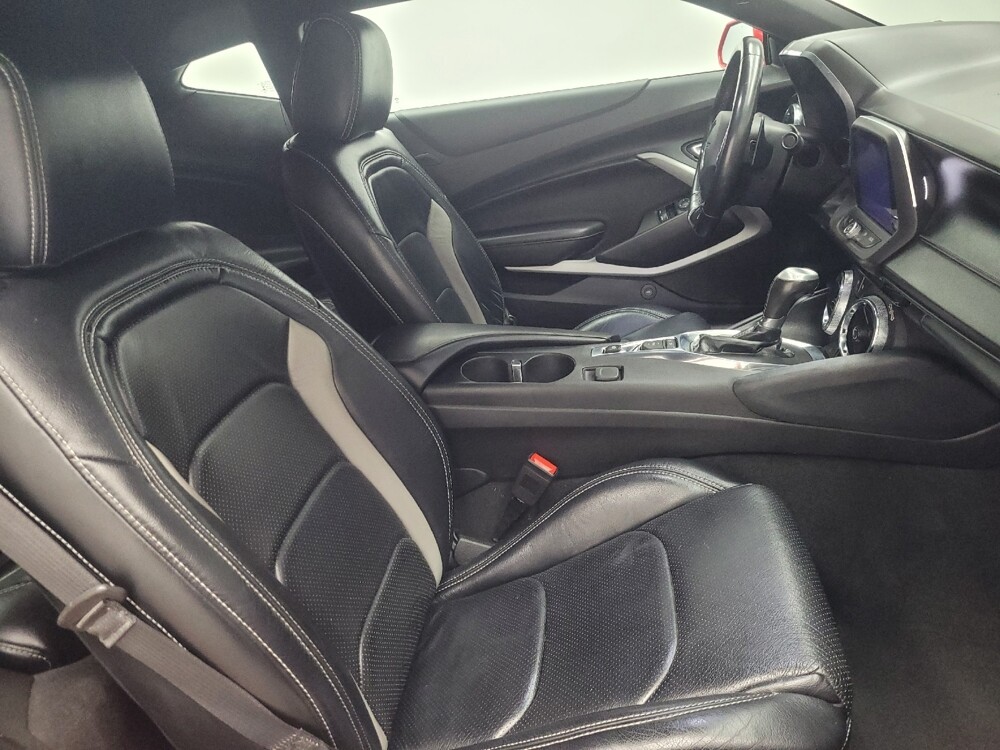 2019 Chevrolet Camaro in Indianapolis, IN 46222 - 18114277 21