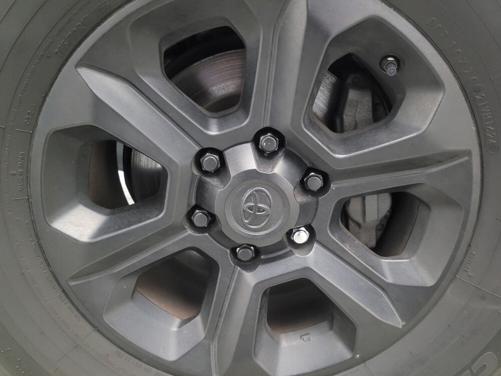 2016 Toyota 4Runner in Knoxville, TN 37923 - 18114280 31