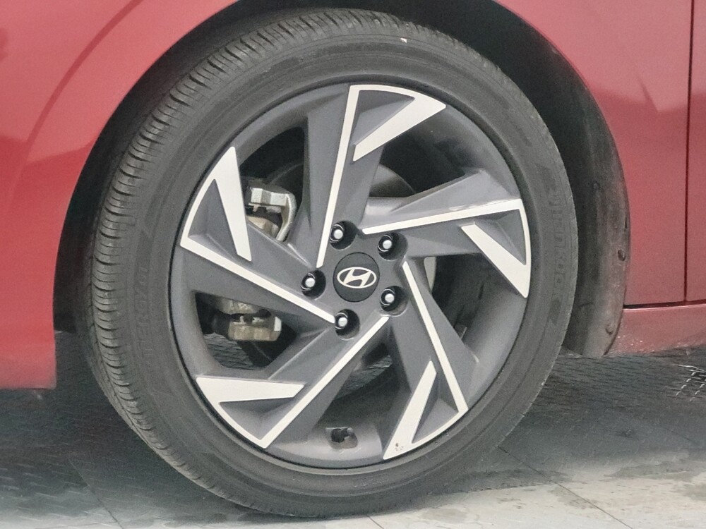 2025 Hyundai Elantra in Antioch, TN 37013 - 18114310 31