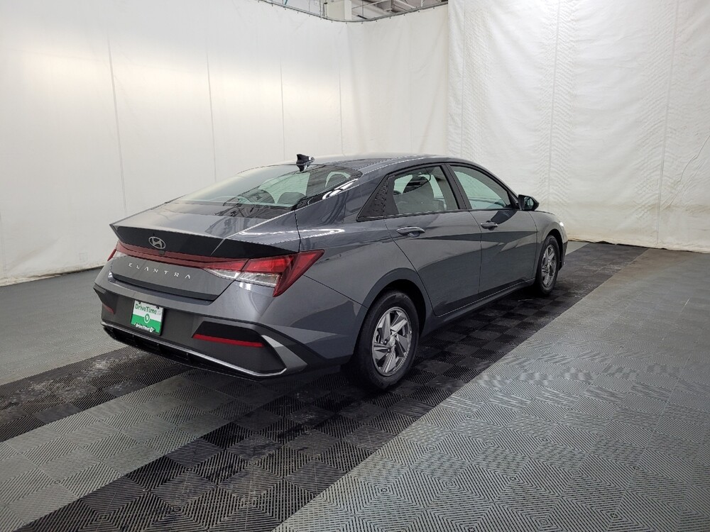2025 Hyundai Elantra in Allentown, PA 18103 - 18114340 9