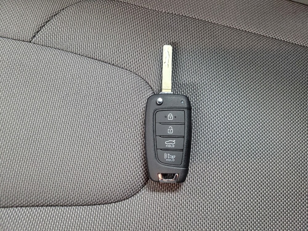 2025 Hyundai Elantra in Allentown, PA 18103 - 18114340 32