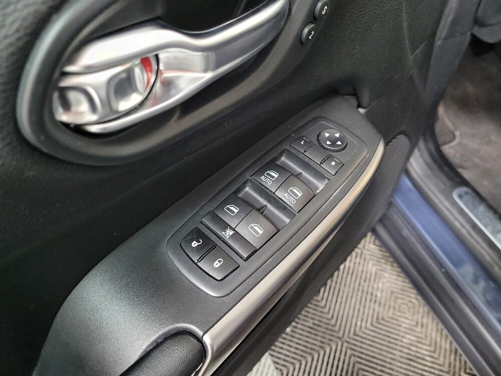 2020 Jeep Cherokee in Allentown, PA 18103 - 18114341 27