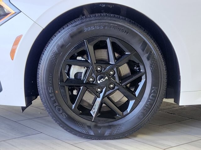 2025 Kia K5 in Cinnaminson, NJ 08077 - 18114349 9
