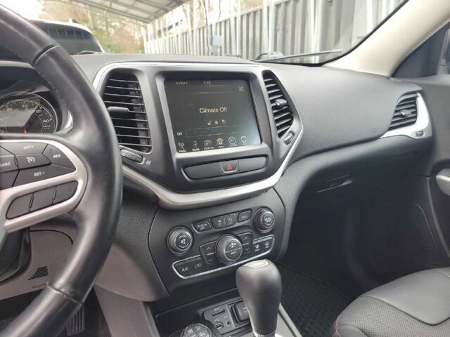 2017 Jeep Cherokee in Knoxville, TN 37912 - 18114373 2