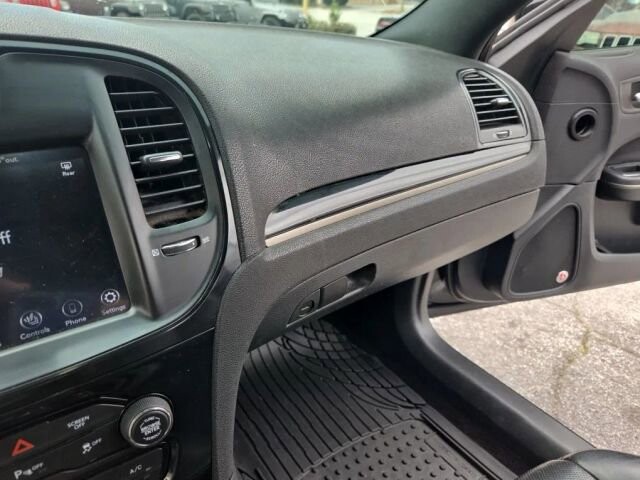 2018 Chrysler 300 in Greenville, SC 29607 - 18114398 38