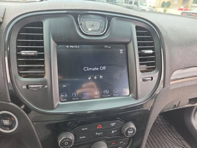 2018 Chrysler 300 in Greenville, SC 29607 - 18114398 35