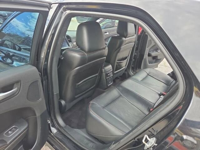 2018 Chrysler 300 in Greenville, SC 29607 - 18114398 27