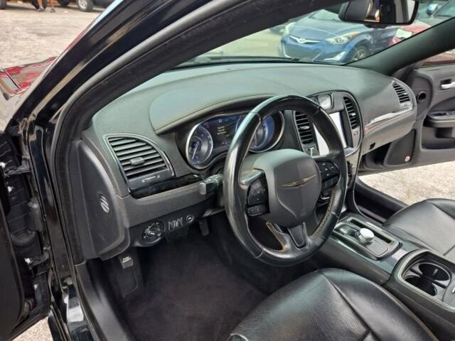 2018 Chrysler 300 in Greenville, SC 29607 - 18114398 32