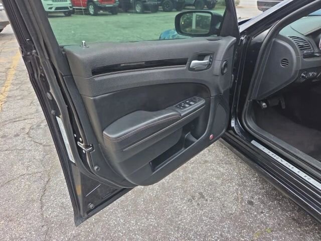 2018 Chrysler 300 in Greenville, SC 29607 - 18114398 28