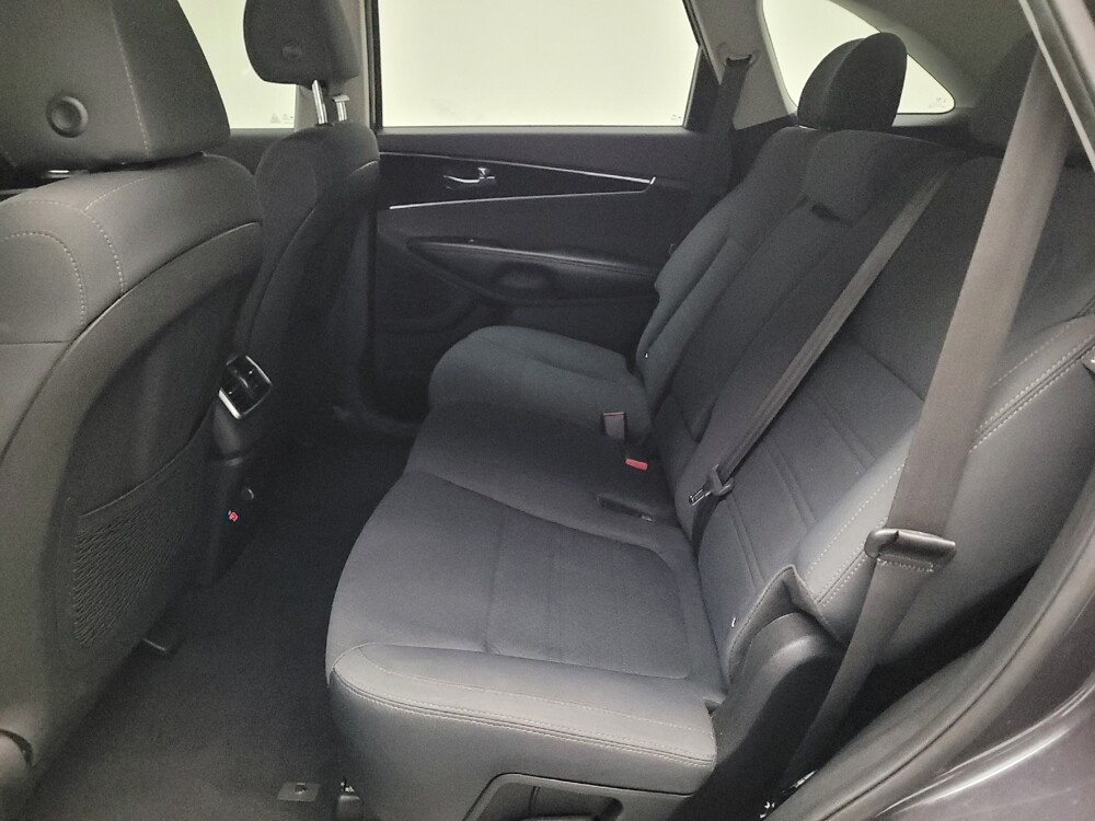 2019 Kia Sorento in Riverside, CA 92504 - 18114431 18