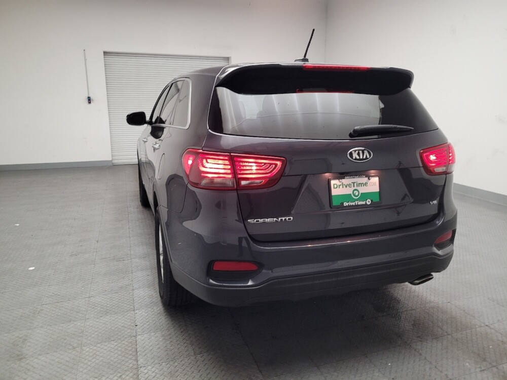 2019 Kia Sorento in Riverside, CA 92504 - 18114431 6