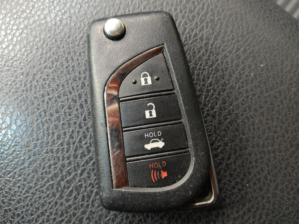 2018 Toyota Camry in Greenville, SC 29607 - 18114539 32