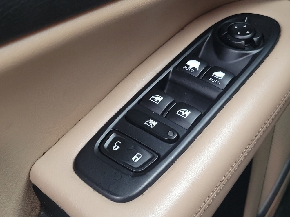 2018 Jeep Compass in Memphis, TN 38115 - 18114566 27