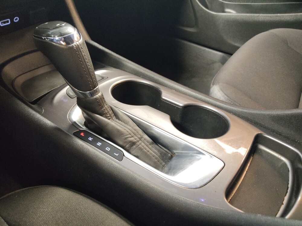 2020 Chevrolet Malibu in Live Oak, TX 78233 - 18114577 26