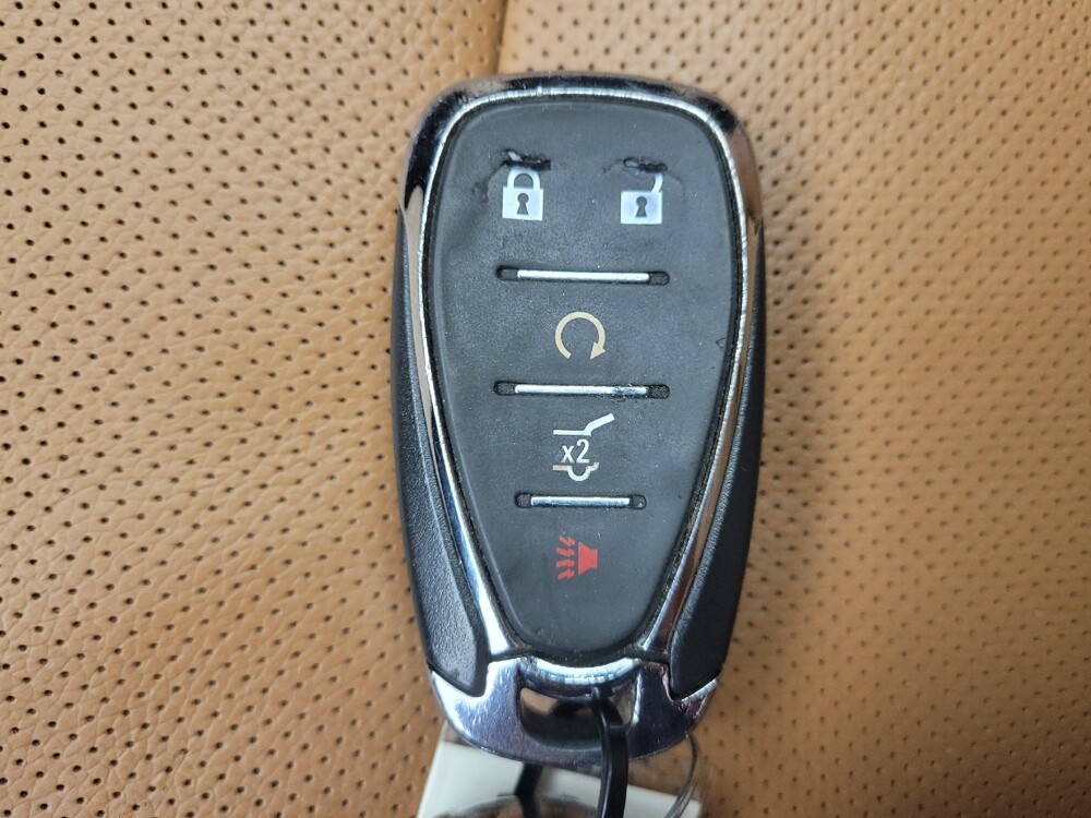 2020 Chevrolet Equinox in Cincinnati, OH 45255 - 18114587 32