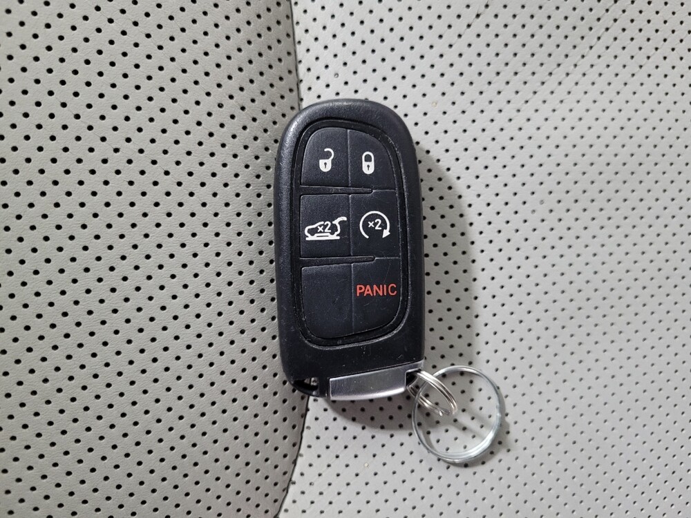 2019 Jeep Cherokee in Pittsburgh, PA 15236 - 18114599 32