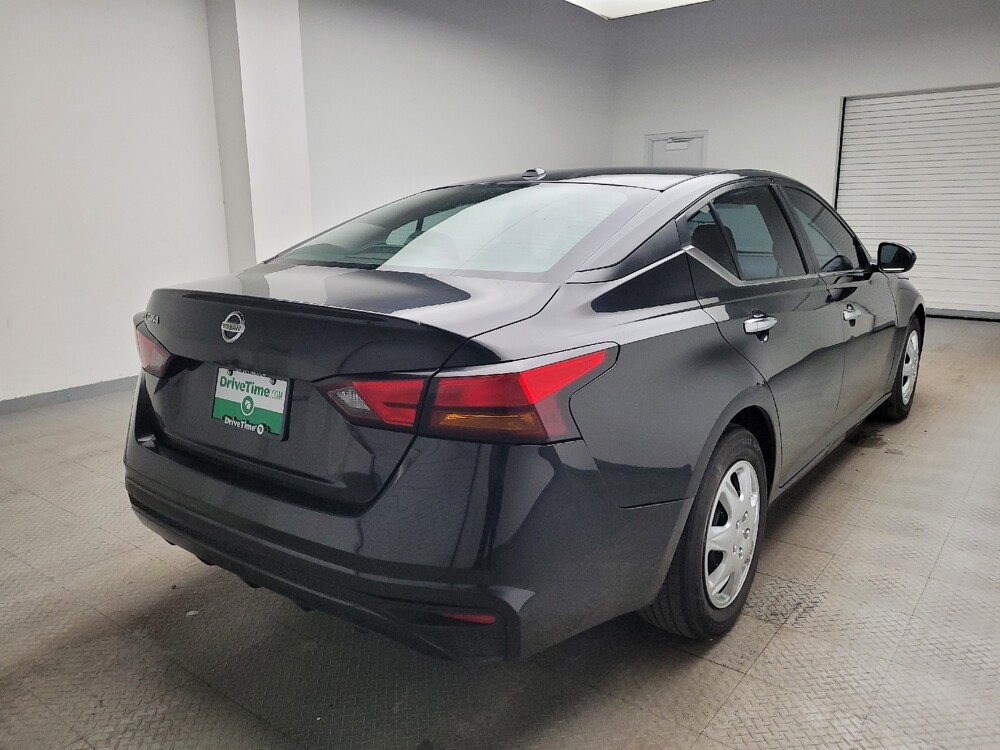 2019 Nissan Altima in Eastpointe, MI 48021 - 18114620 9