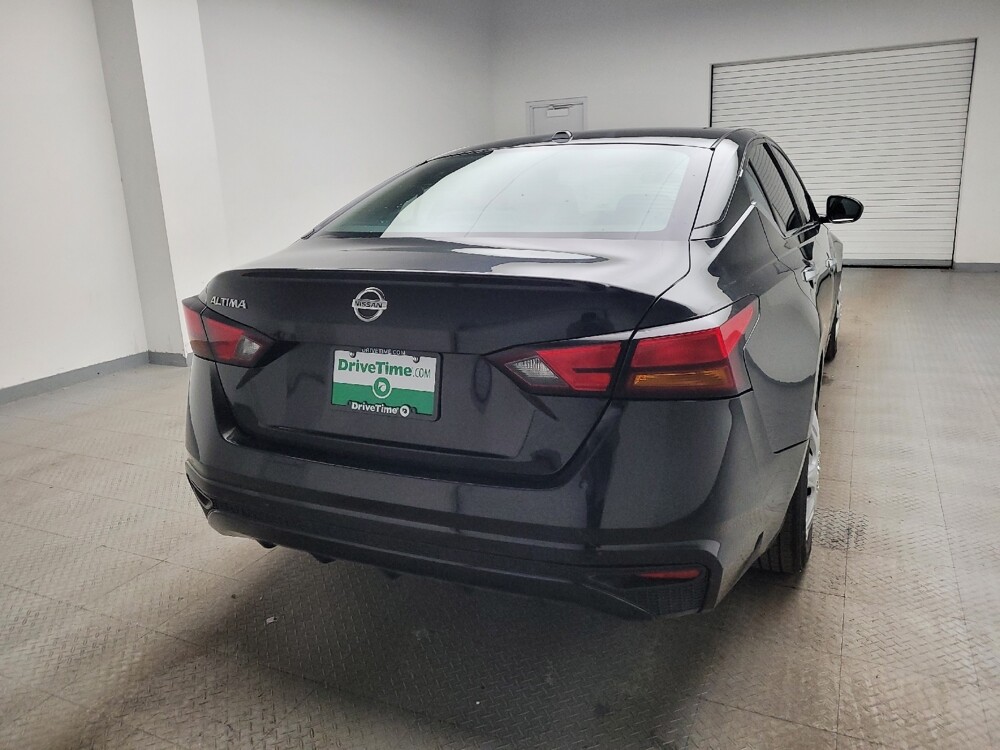 2019 Nissan Altima in Eastpointe, MI 48021 - 18114620 7