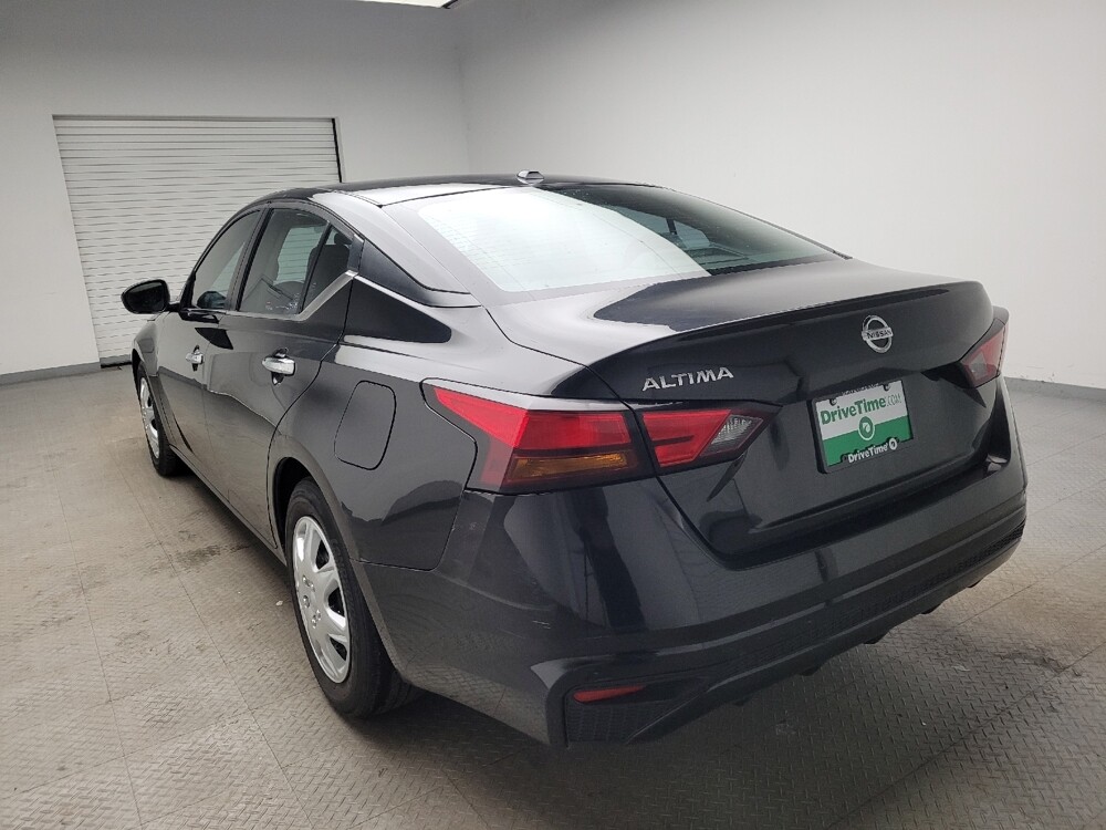 2019 Nissan Altima in Eastpointe, MI 48021 - 18114620 5