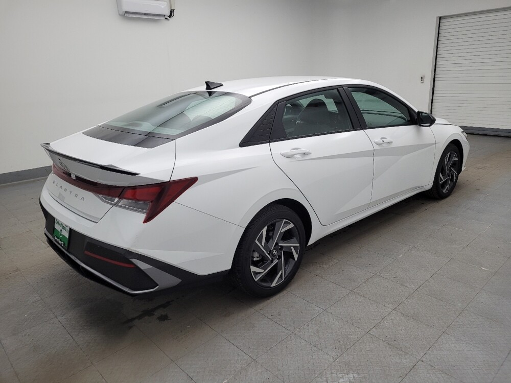 2025 Hyundai Elantra in Maple Heights, OH 44137 - 18114665 10