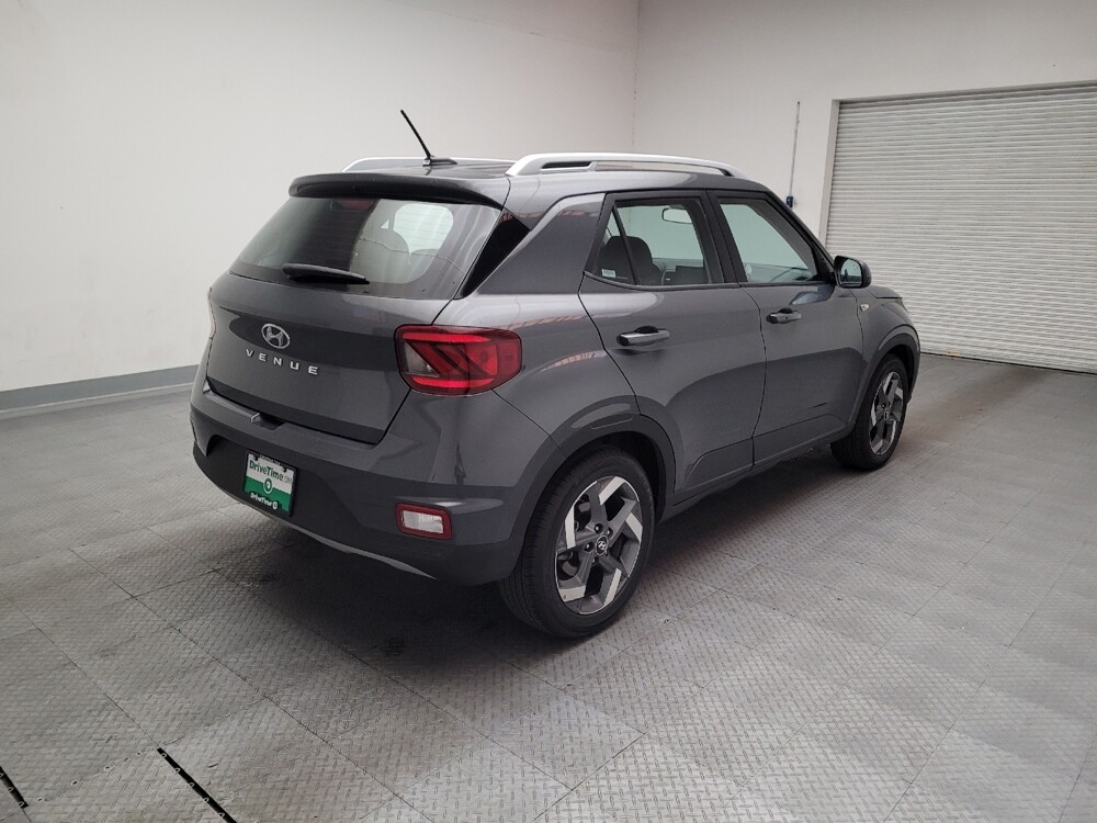 2025 Hyundai Venue in Downey, CA 90241 - 18114680 9
