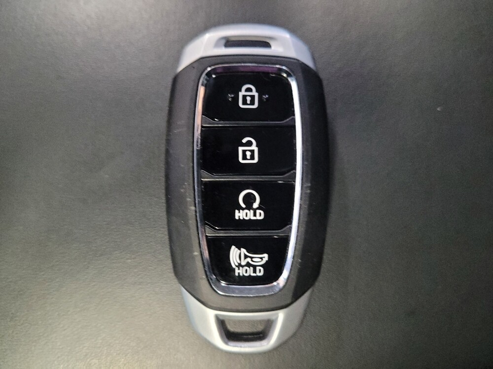 2025 Hyundai Venue in Downey, CA 90241 - 18114680 32