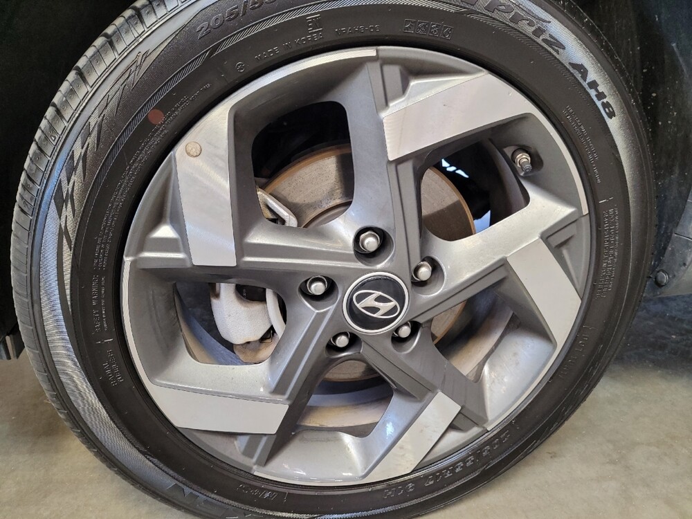 2025 Hyundai Venue in Downey, CA 90241 - 18114680 31