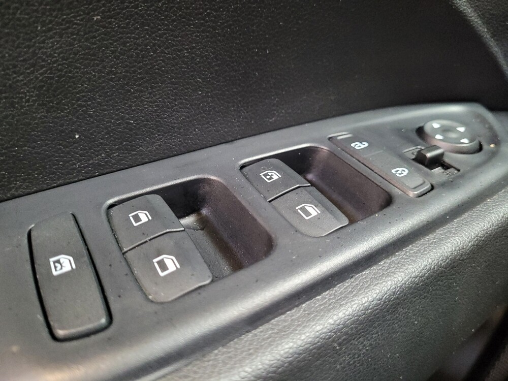 2025 Hyundai Venue in Downey, CA 90241 - 18114680 27