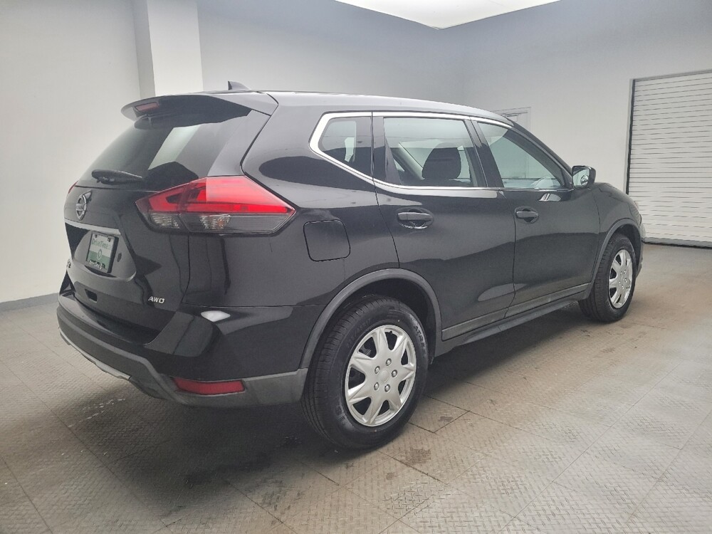 2017 Nissan Rogue in Eastpointe, MI 48021 - 18114737 10