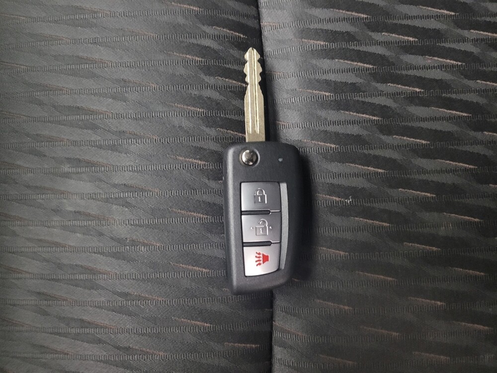 2017 Nissan Rogue in Eastpointe, MI 48021 - 18114737 32