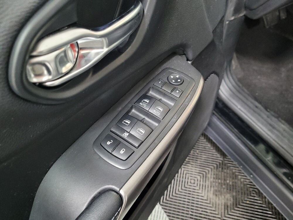 2019 Jeep Cherokee in Plymouth Meeting, PA 19462 - 18114804 27