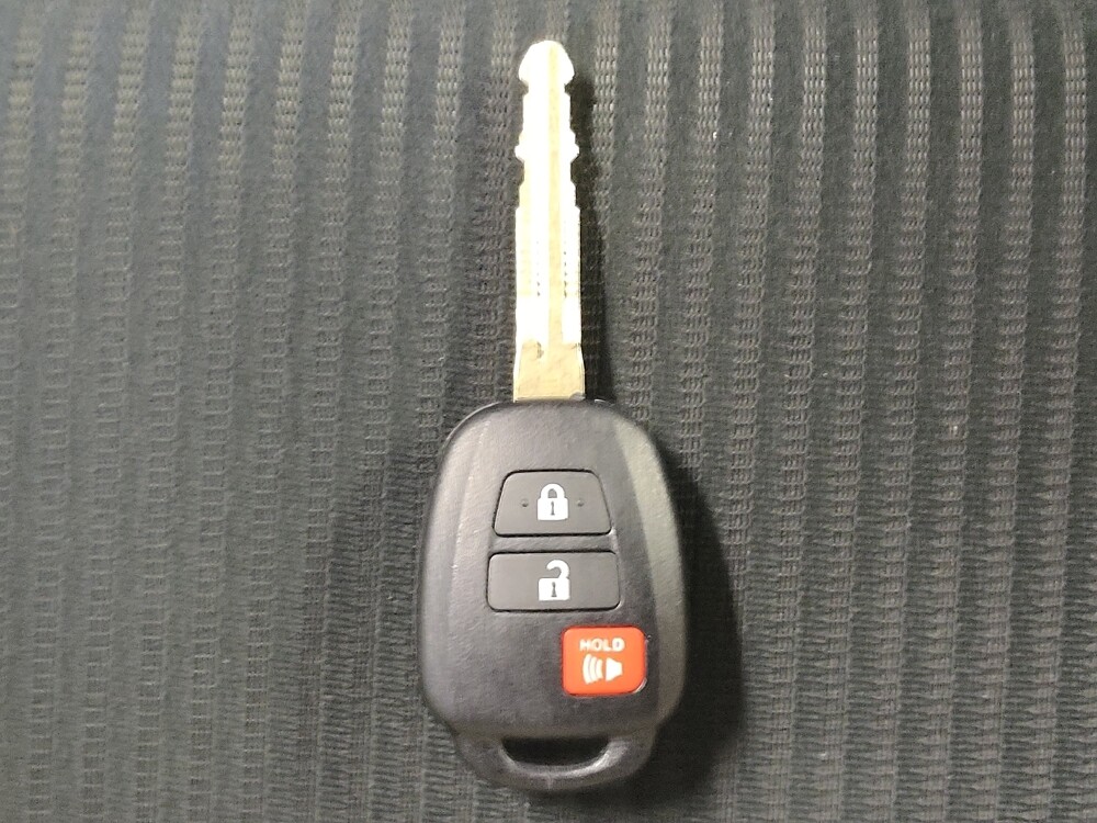 2018 Toyota RAV4 in Houston, TX 77034 - 18114826 32