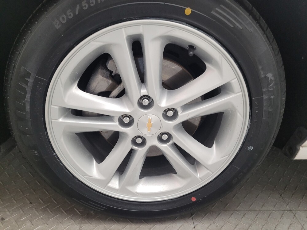 2018 Chevrolet Cruze in Downey, CA 90241 - 18114863 30