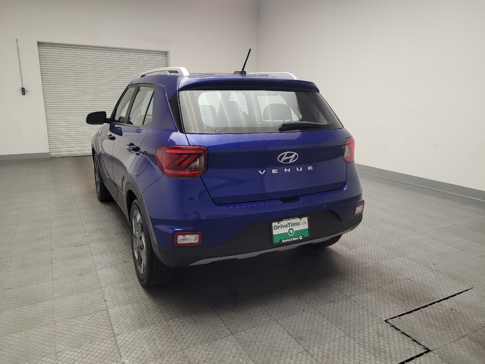 2025 Hyundai Venue in Downey, CA 90241 - 18114867 6