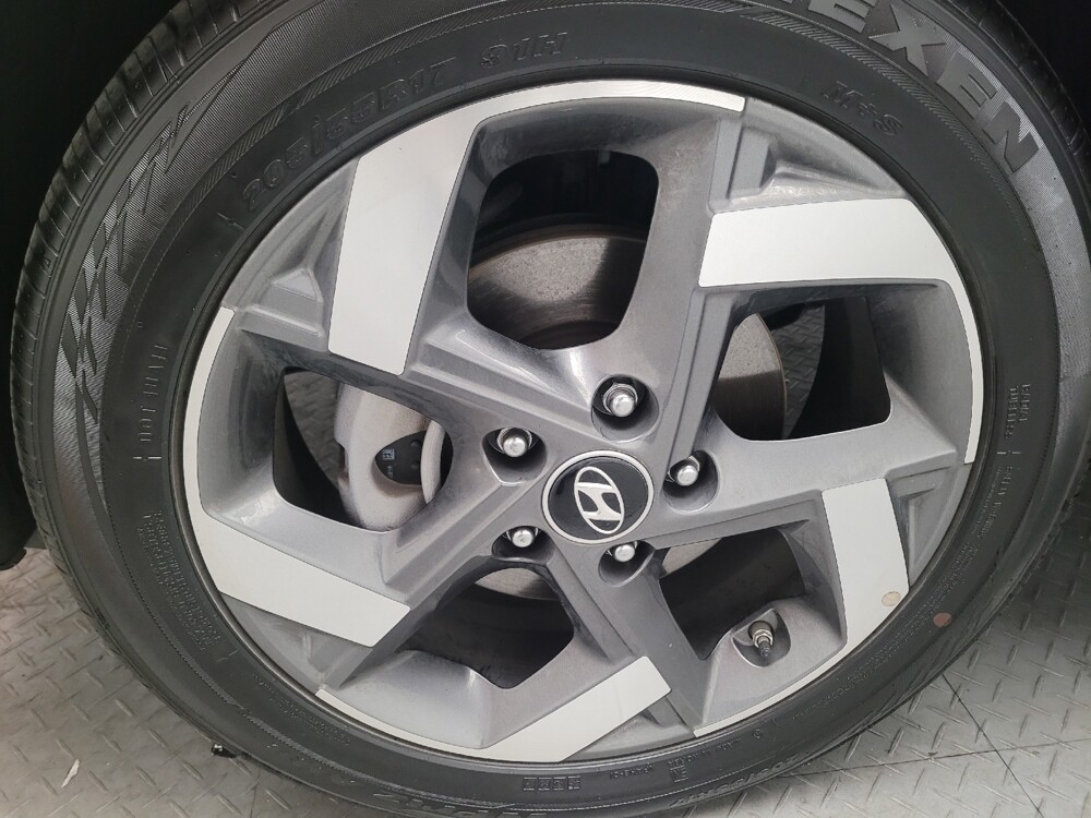 2025 Hyundai Venue in Downey, CA 90241 - 18114867 31