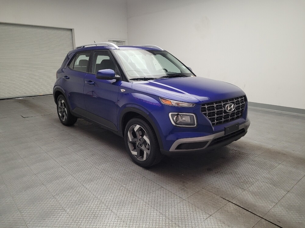 2025 Hyundai Venue in Downey, CA 90241 - 18114867 13