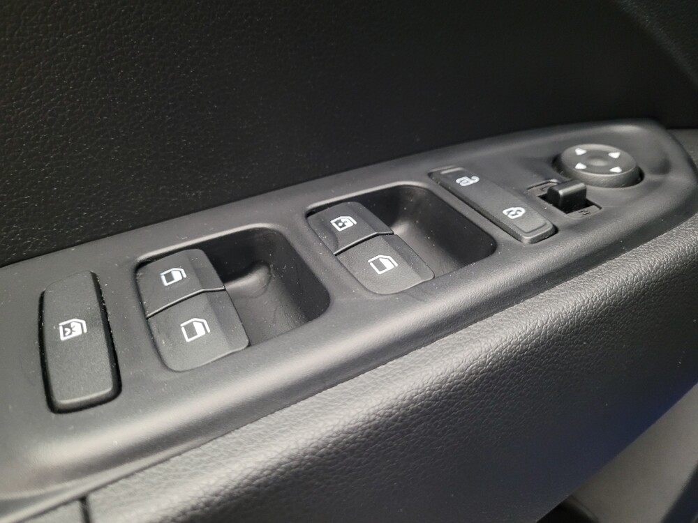 2025 Hyundai Venue in Downey, CA 90241 - 18114867 27