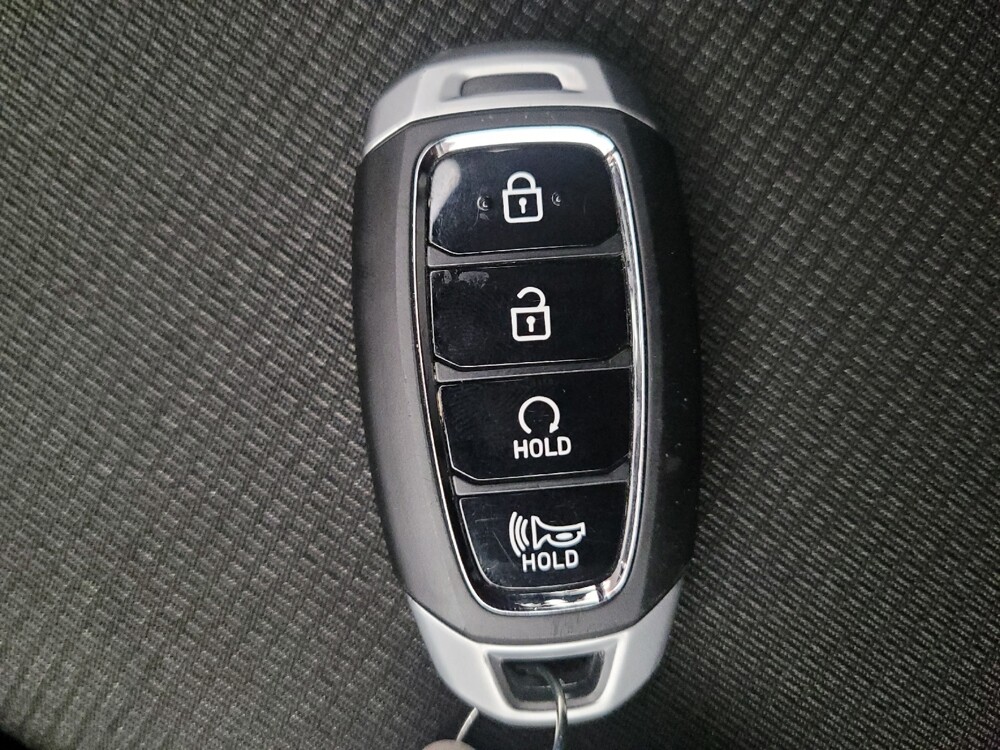 2025 Hyundai Venue in Downey, CA 90241 - 18114867 32