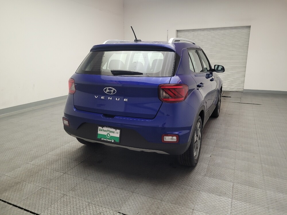 2025 Hyundai Venue in Downey, CA 90241 - 18114867 7