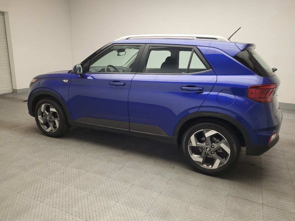 2025 Hyundai Venue in Downey, CA 90241 - 18114867 3