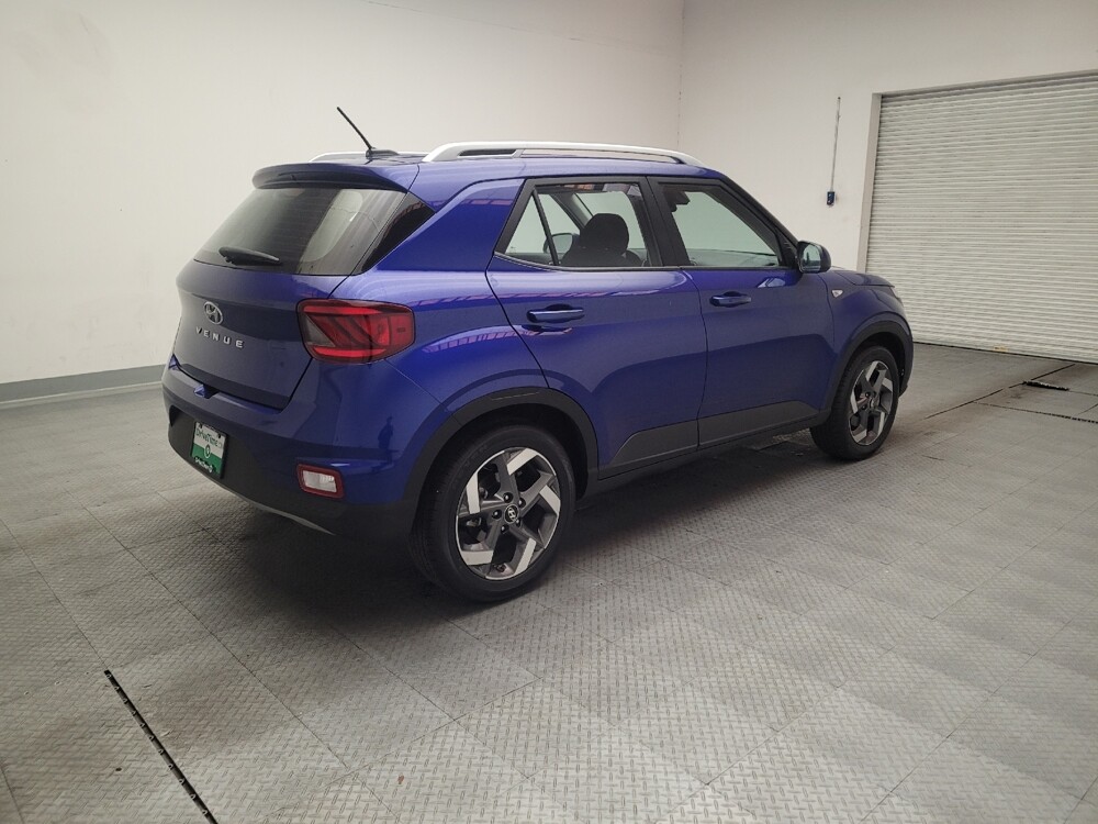 2025 Hyundai Venue in Downey, CA 90241 - 18114867 9