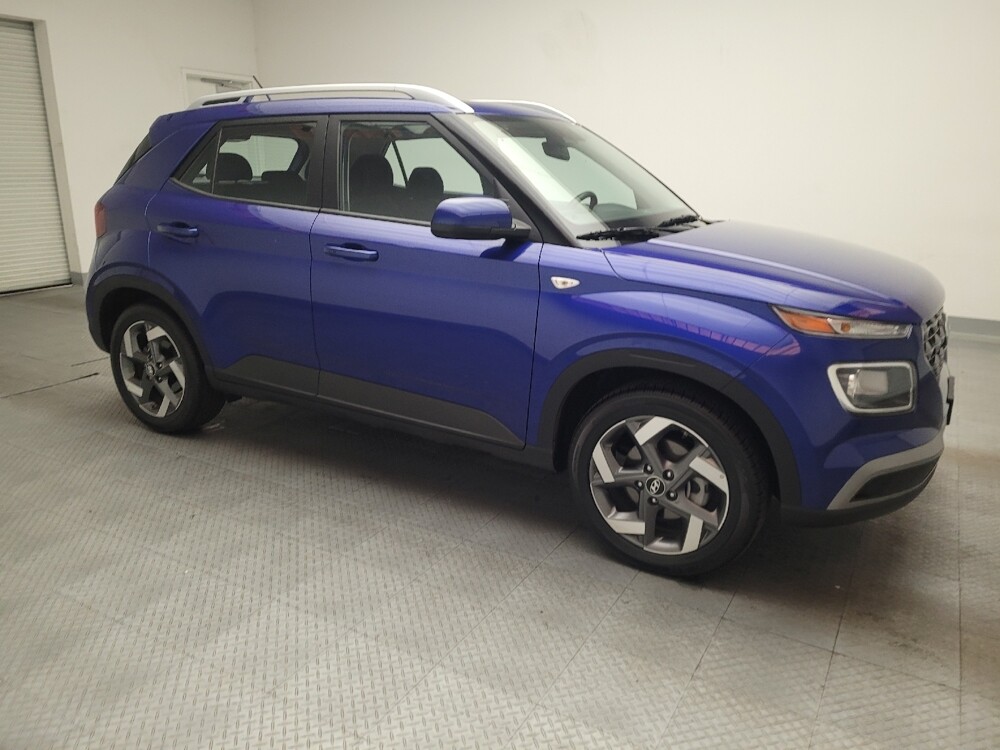 2025 Hyundai Venue in Downey, CA 90241 - 18114867 11