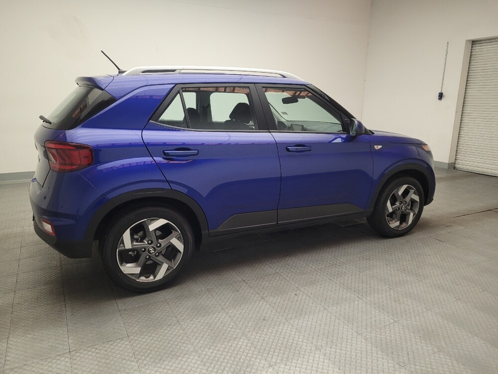 2025 Hyundai Venue in Downey, CA 90241 - 18114867 10