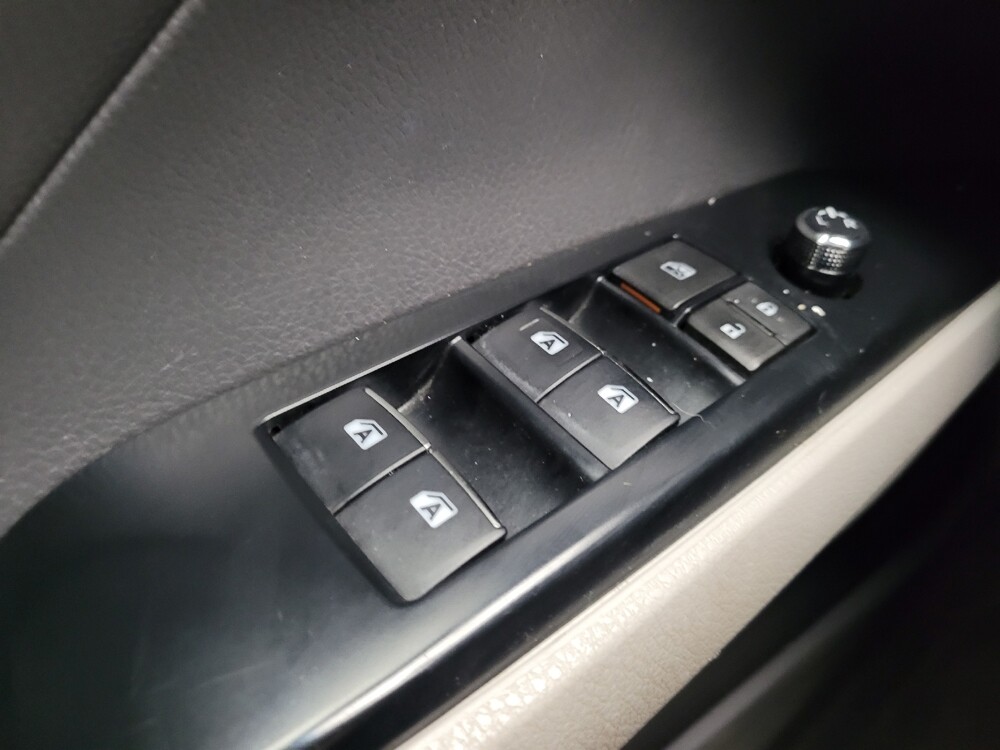 2018 Toyota Camry in Eastpointe, MI 48021 - 18114910 27