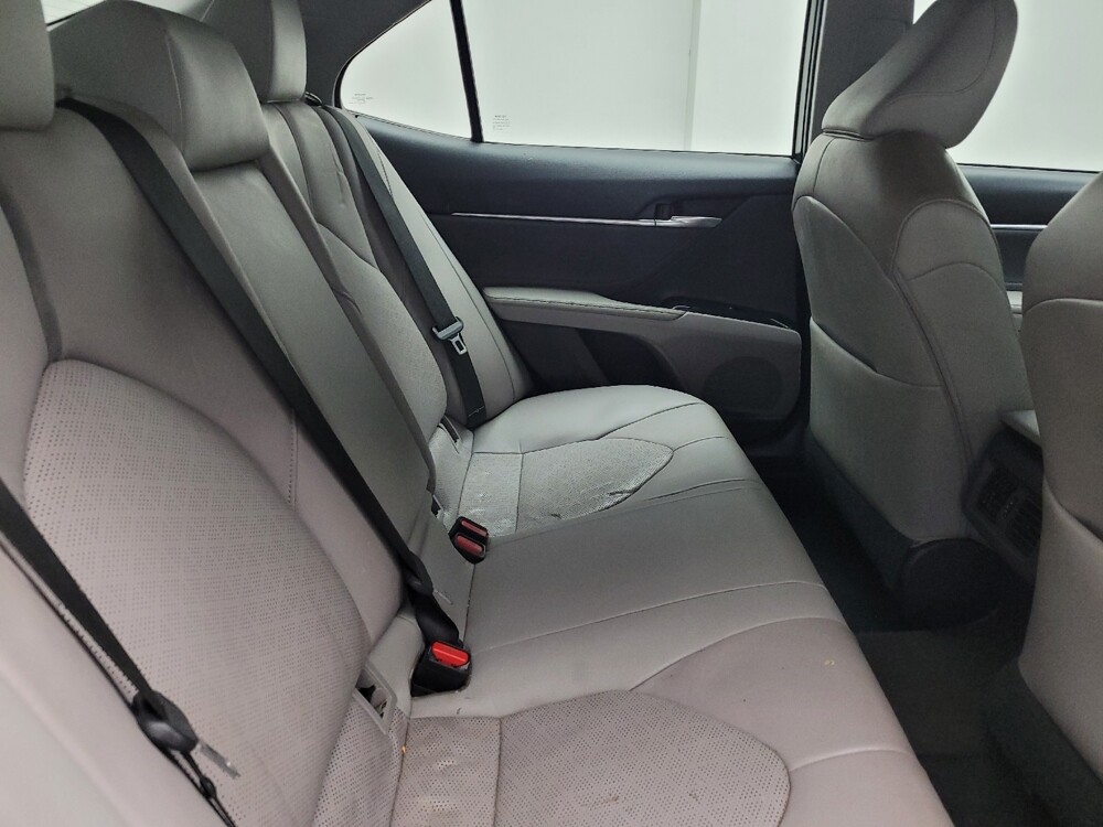 2018 Toyota Camry in Eastpointe, MI 48021 - 18114910 19