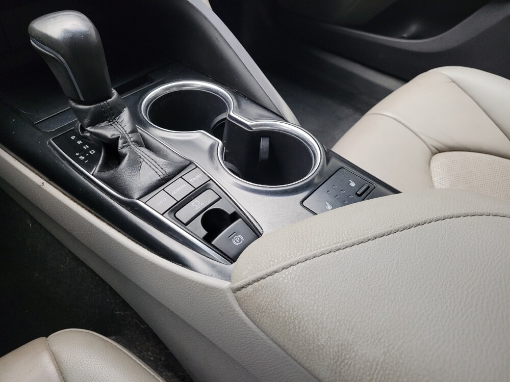 2018 Toyota Camry in Eastpointe, MI 48021 - 18114910 26