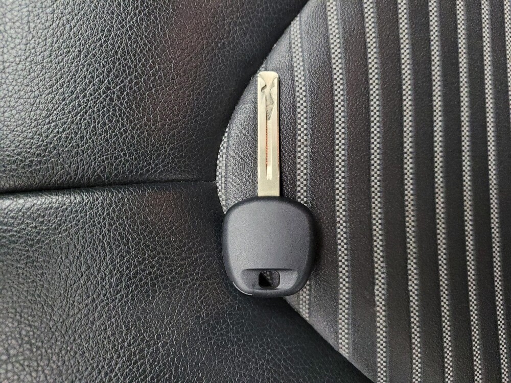 2021 Toyota Camry in Eastpointe, MI 48021 - 18114926 32