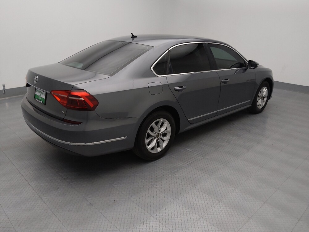 2016 Volkswagen Passat in St. Louis, MO 63136 - 18115121 10